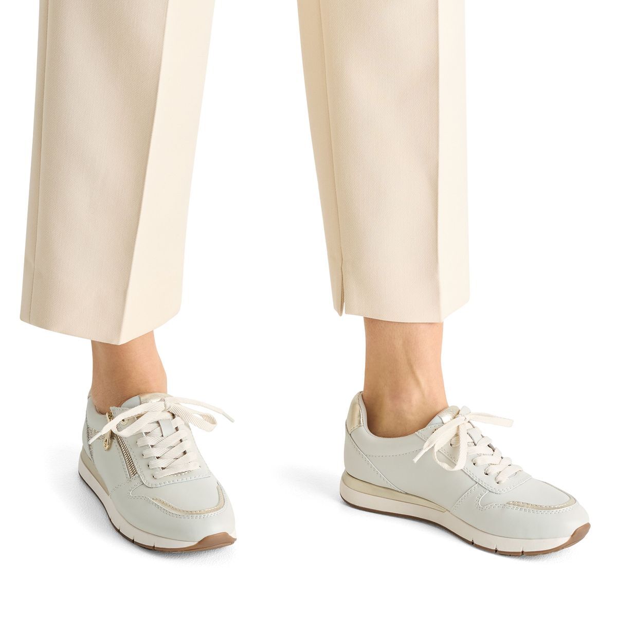 Basket en cuir blanc cassé, TAMARIS
