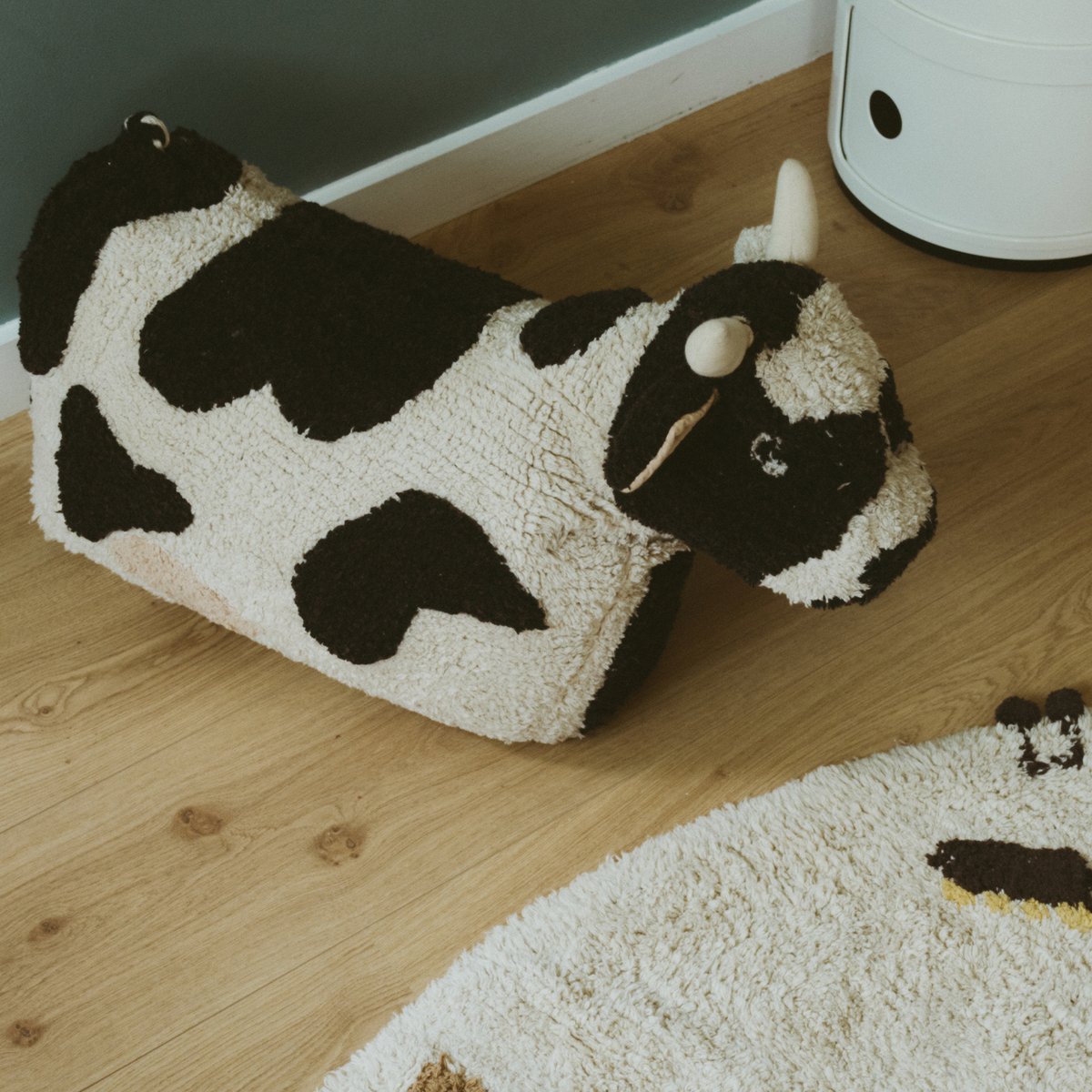 Pouf en coton Vache Lola PETALS & PALS naturel, grain de café, noir, rose, LORENA CANALS