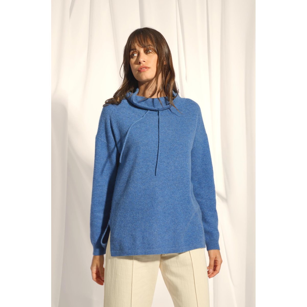Pull Col Montant Cordon Coulissant Fentes Côtés Bleu Denim Melrose bleu denim, JUST CASHMERE