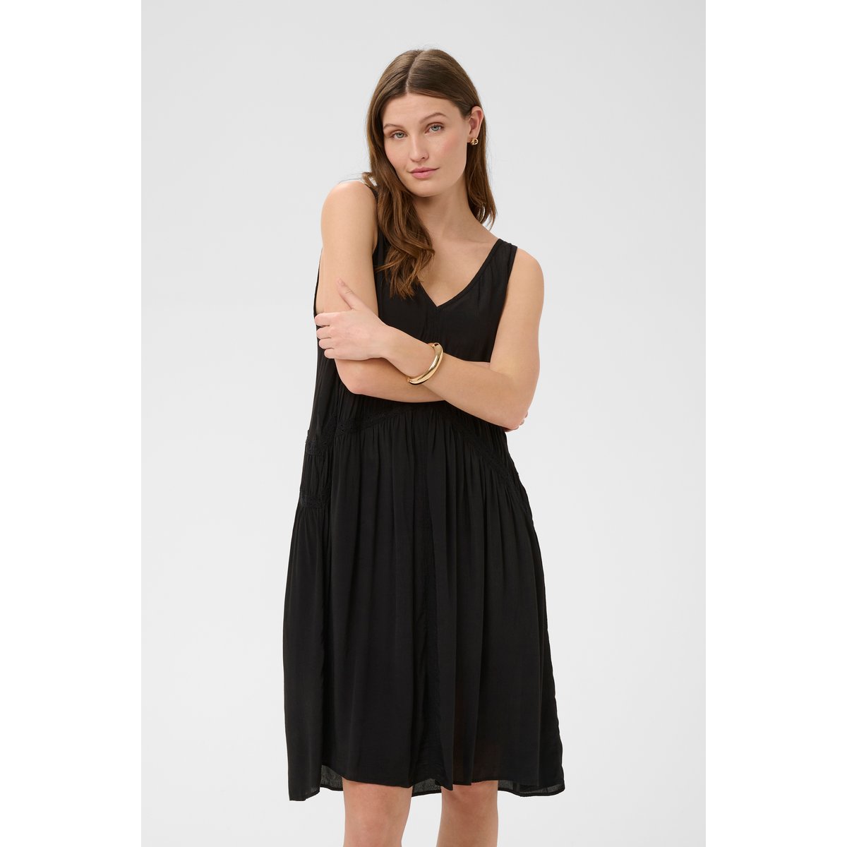 Robe noir, SOAKED IN LUXURY