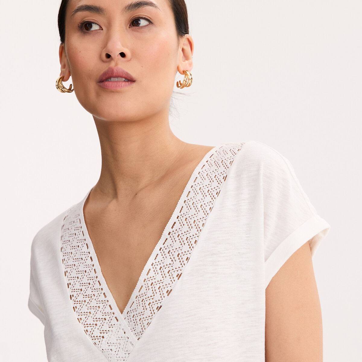 Macramé Detail V-Neck T-Shirt with Short Sleeves off-white, ANNE WEYBURN