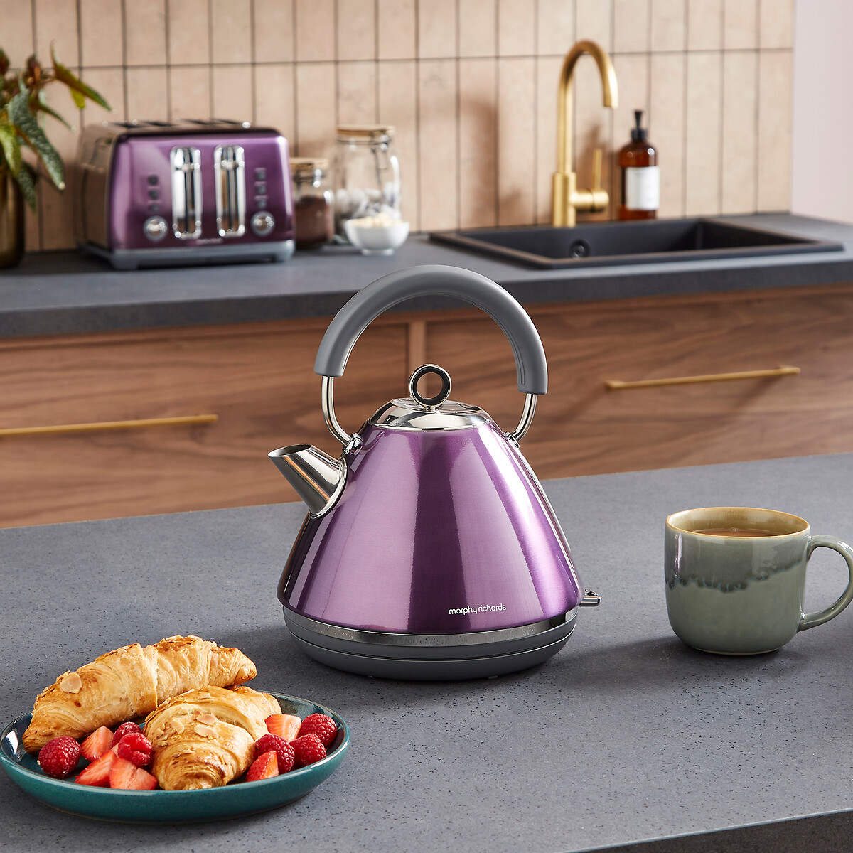 Accents 1.5L Pyramid Kettle purple, MORPHY RICHARDS