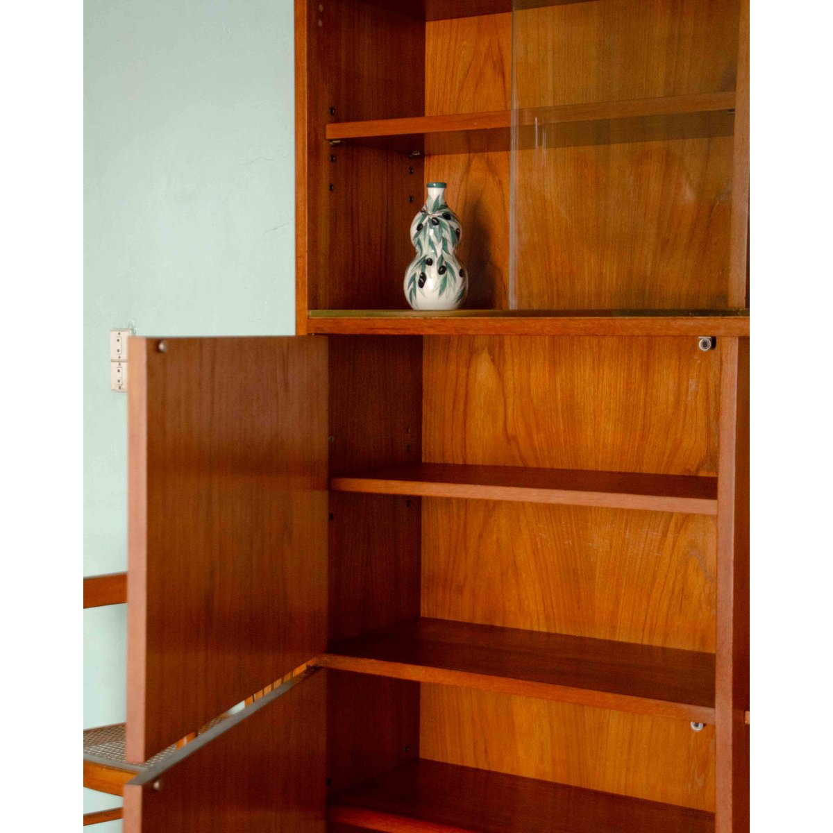 Bibliothèque vitrée en teck Madeleine N°735 - Bon état bois clair, DEBONGOUT