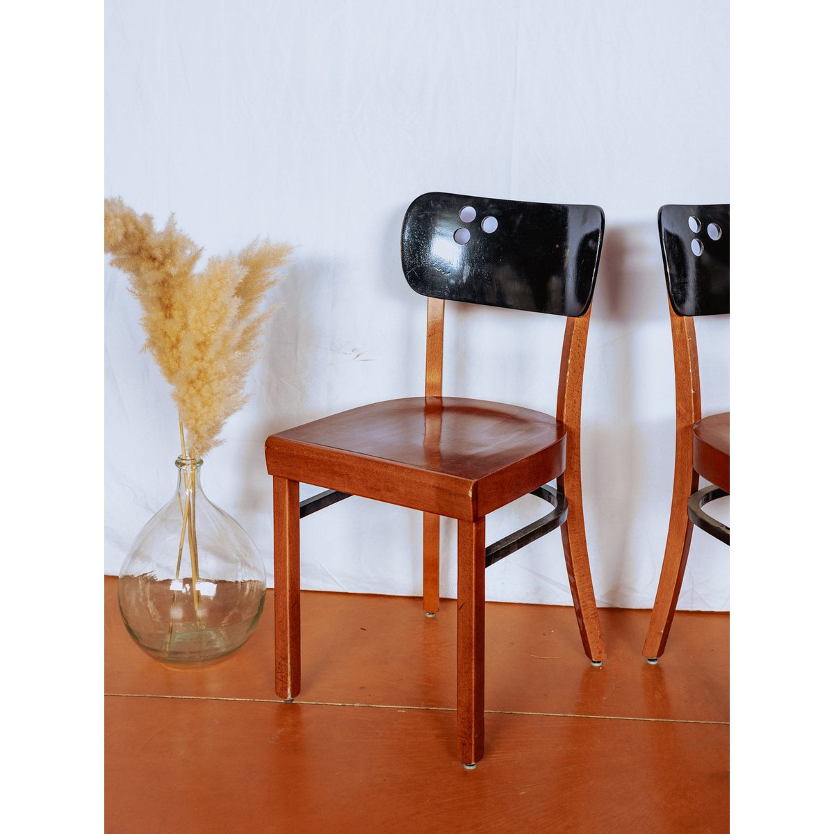 Chaise au dossier ajouré Alma N°1412 - Bon état bois foncé, DEBONGOUT