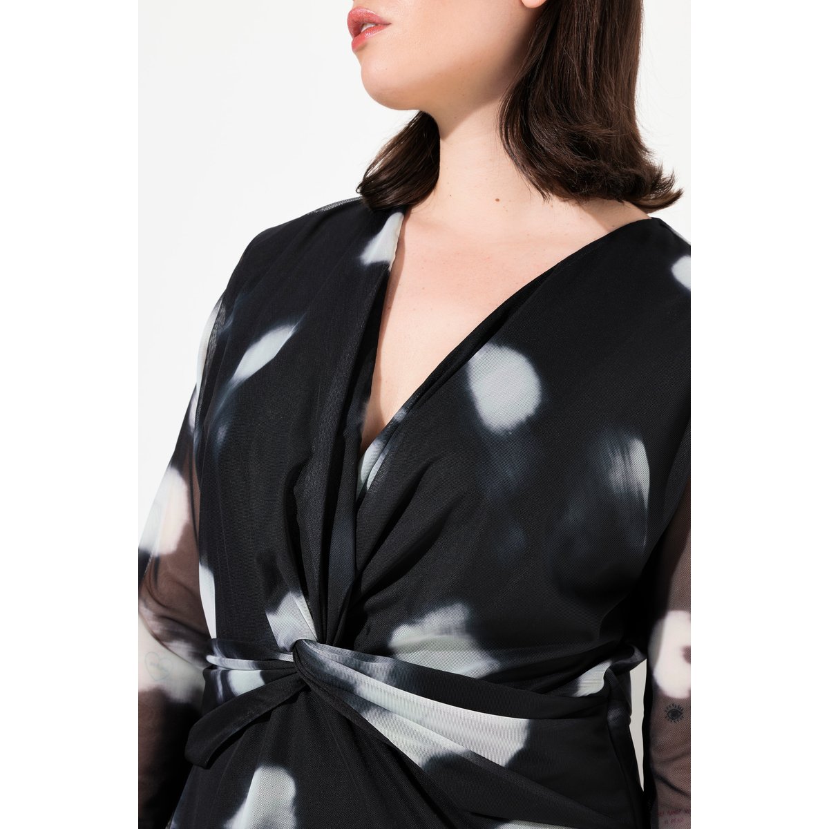 Robe en mesh à col en V et manches longues noir, ULLA POPKEN