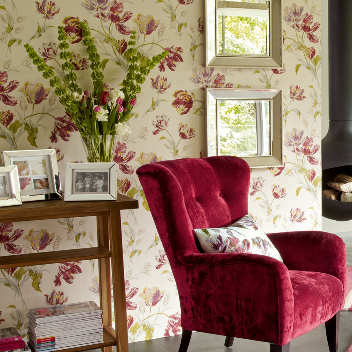 Papier peint fleuri Tulipes Gosford rouge carmin, jaune, vert, crème, LAURA ASHLEY