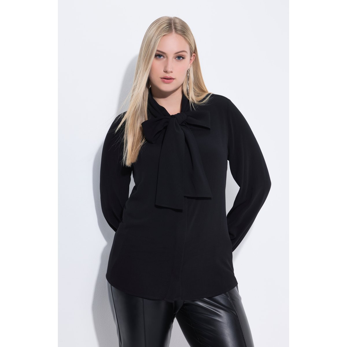 Blouse à manches longues avec châle intégré noir, ULLA POPKEN