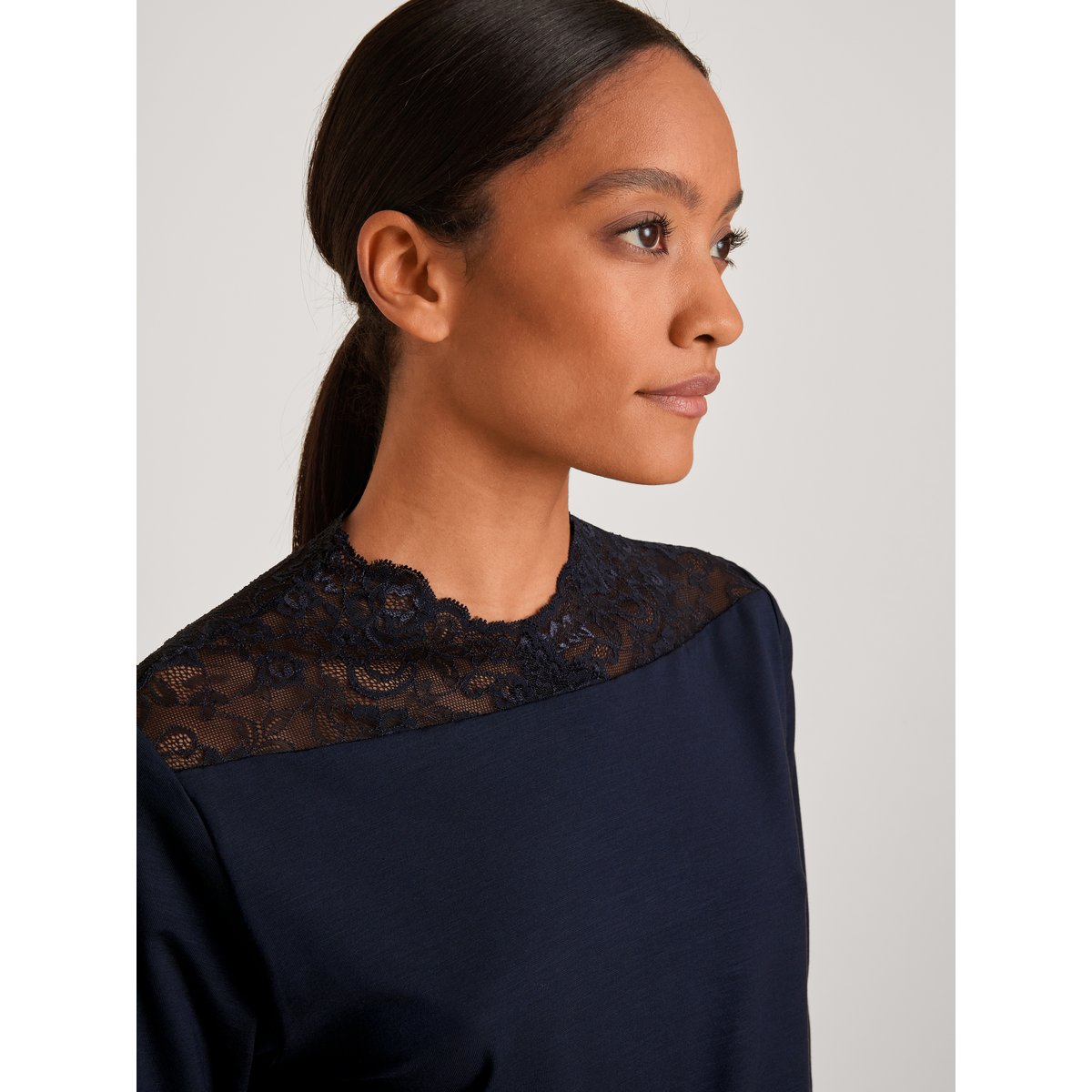 Pyjama avec bords élastiques manches longues Modal ELEGANT DREAMS bleu lapis foncé, CALIDA