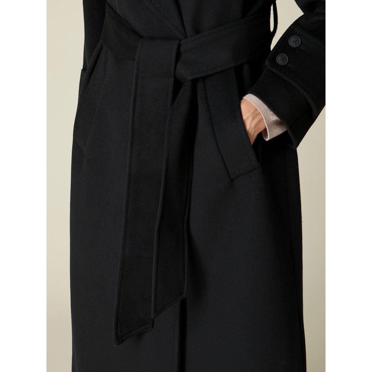 Manteau croisé noir, OLTRE