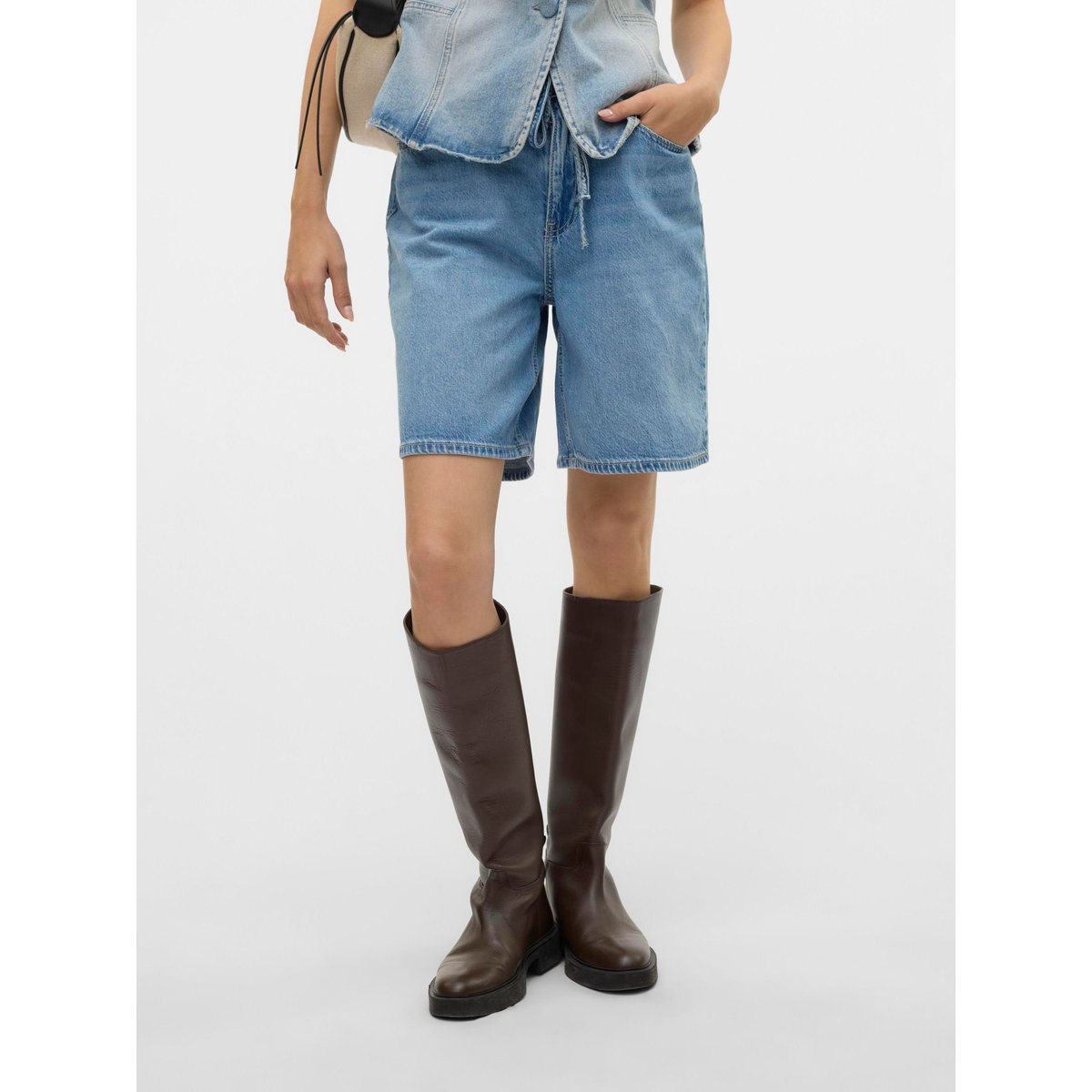 Short En Denim light blue denim, VERO MODA