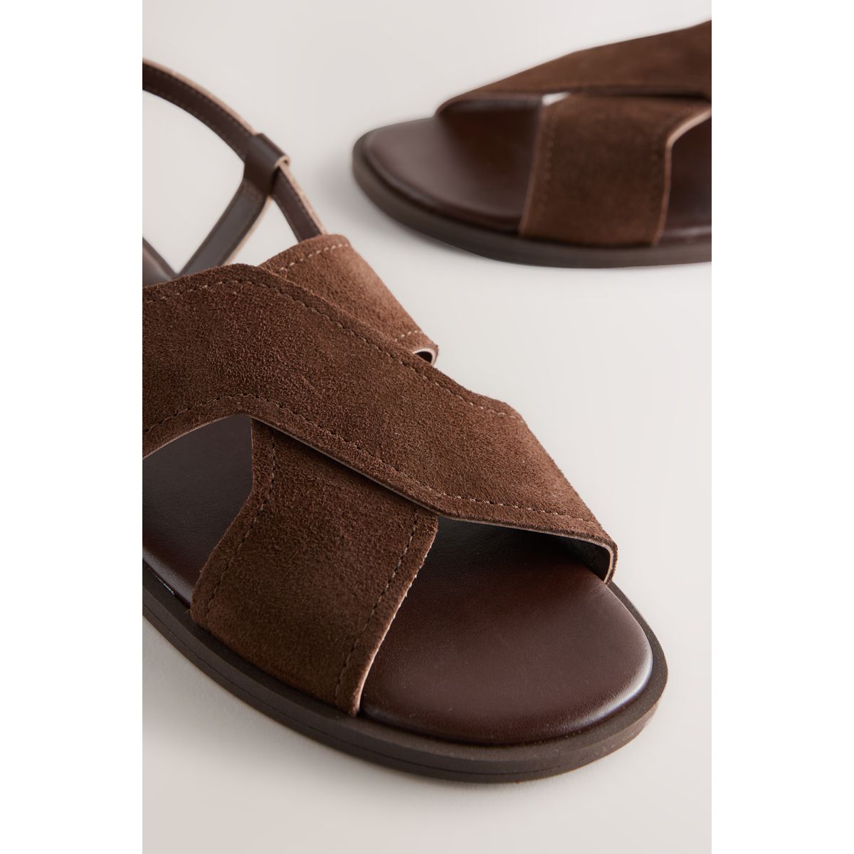 Sandales à bride arrière cuir brun chocolat, NEXT