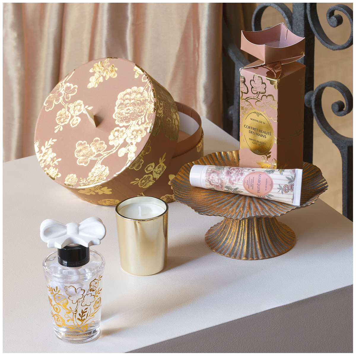 Coffret diffuseur de parfum et bougie Bois de Cachemire TRÉSOR DE FLEURS rose, MATHILDE M