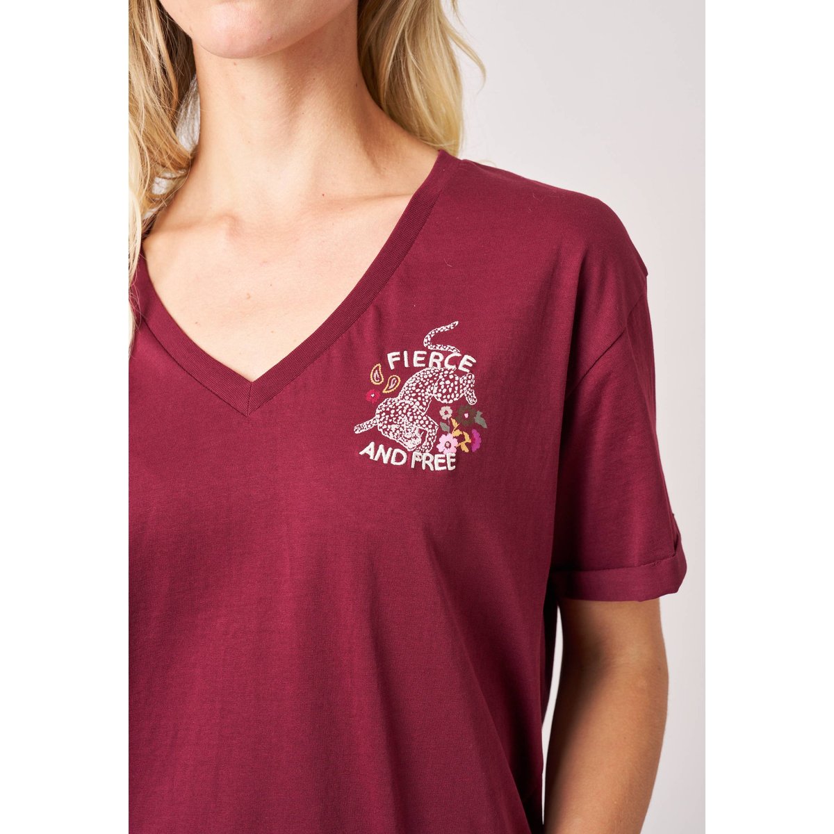 T-shirt regular femme en 100% coton imprimé graphique "fierce and free" ARMELA ruby, DEELUXE