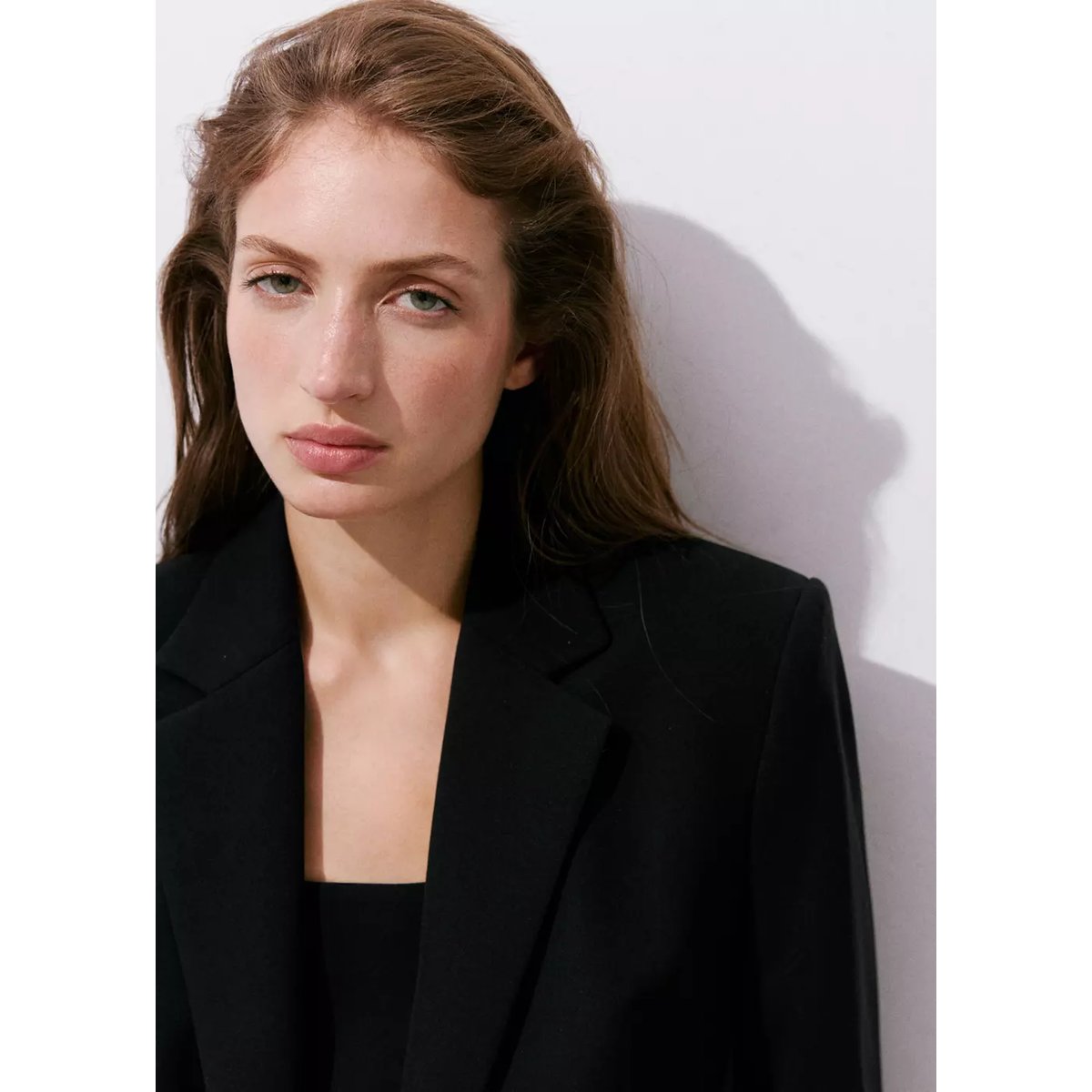 Blazer de costume croisé avec ceinture noir, MANGO