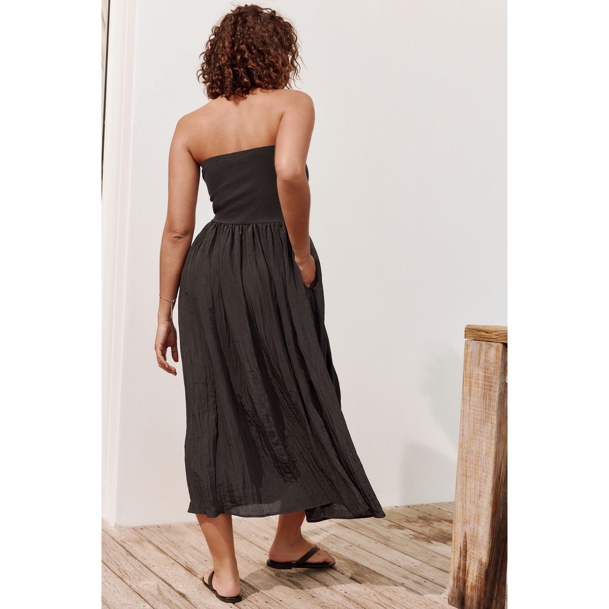 Robe mi-longue bandeau en jersey tissé noir, NEXT
