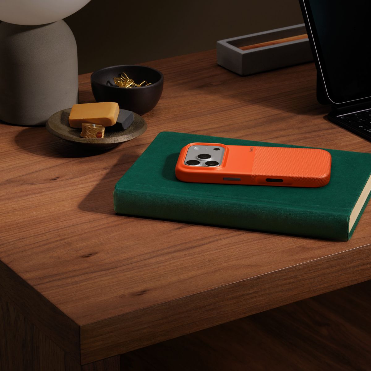 Coque iPhone 17 Pro Magsafe Orange Sierra couleur unique, BEATS BY DR,DRE