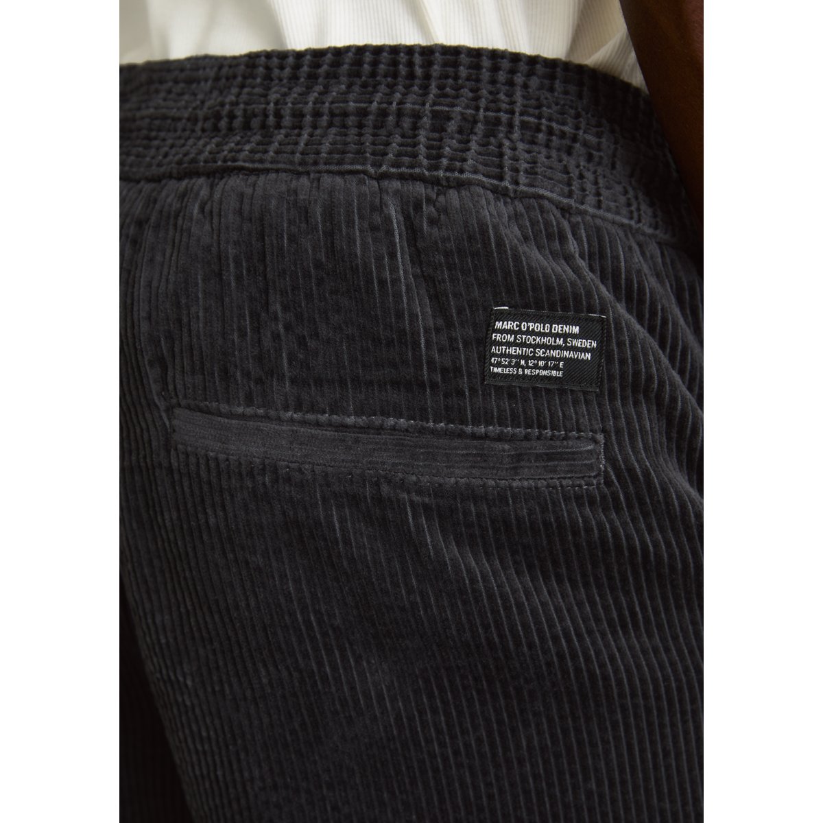 Pantalon en velours côtelé modèle Viggo, coupe décontractée et longueur raccourcie en pur coton biologique gris, MARC O’POLO DENIM