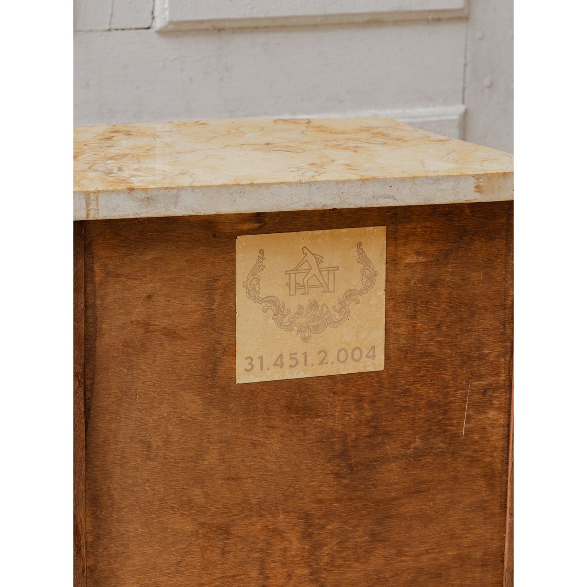 Meuble d'appoint en bois et marbre Francine N°963 - Bon état bois foncé, DEBONGOUT