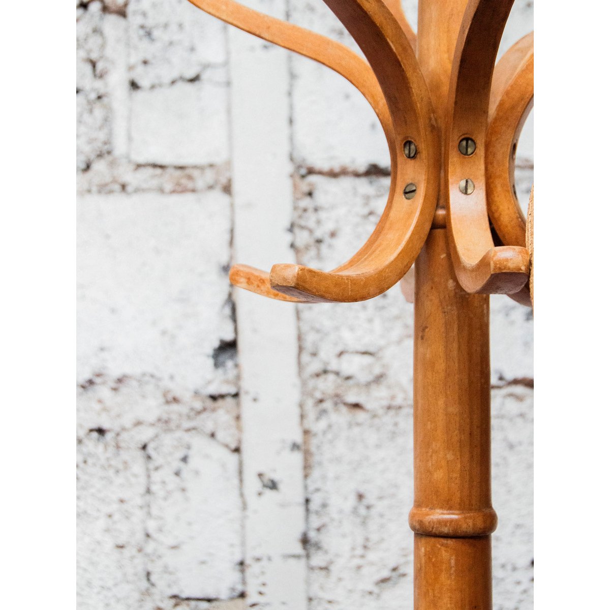 Porte-manteau perroquet en bois clair Max N°296 - Bon état bois clair, DEBONGOUT