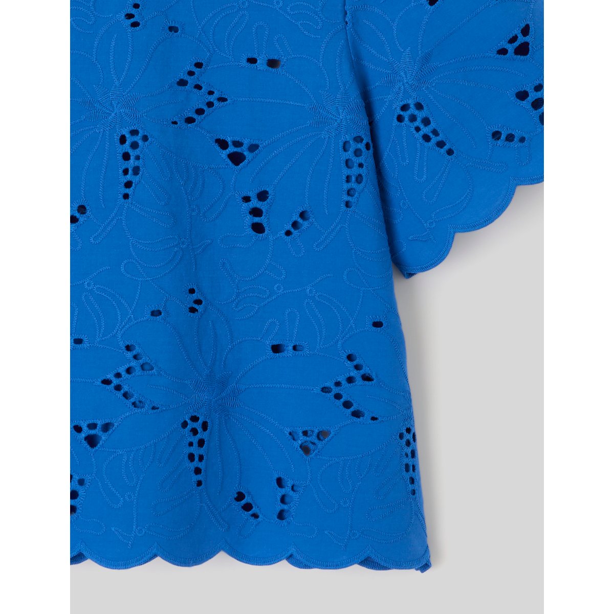 Blouse en broderie anglaise bleu foncé, BZB