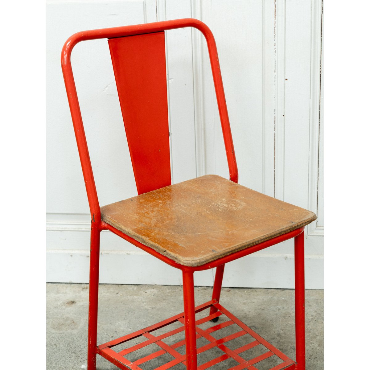 Paire de chaises chevet Tolix en métal rouge et bois Alma N°1707 - Bon état rouge, DEBONGOUT