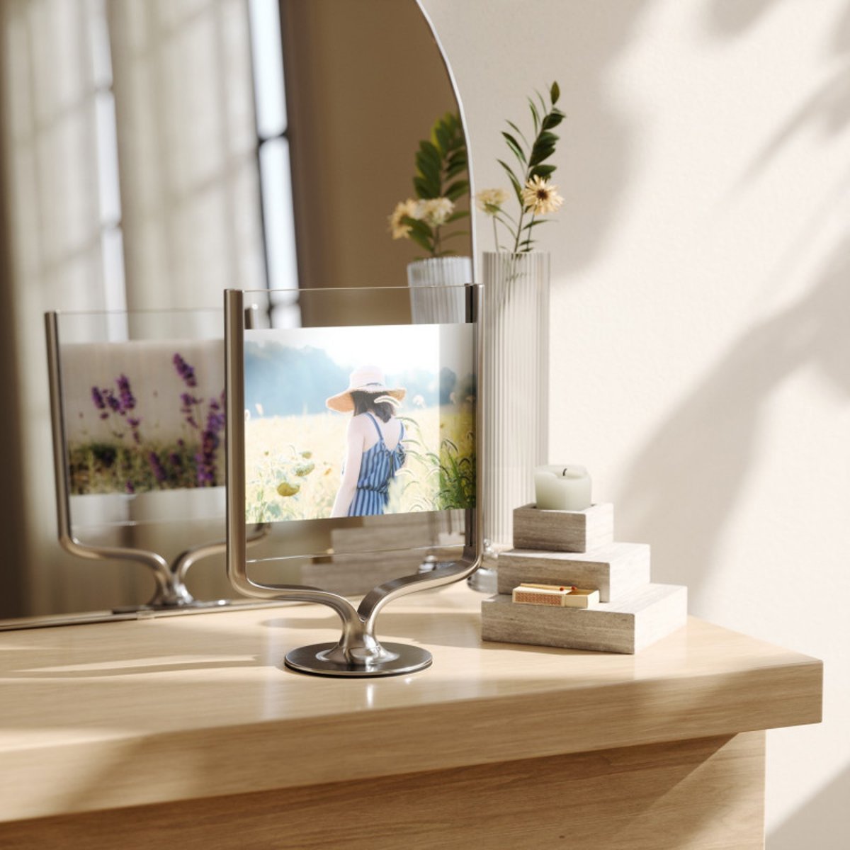 Cadre photo à poser design métal  WISHBONE argent, UMBRA