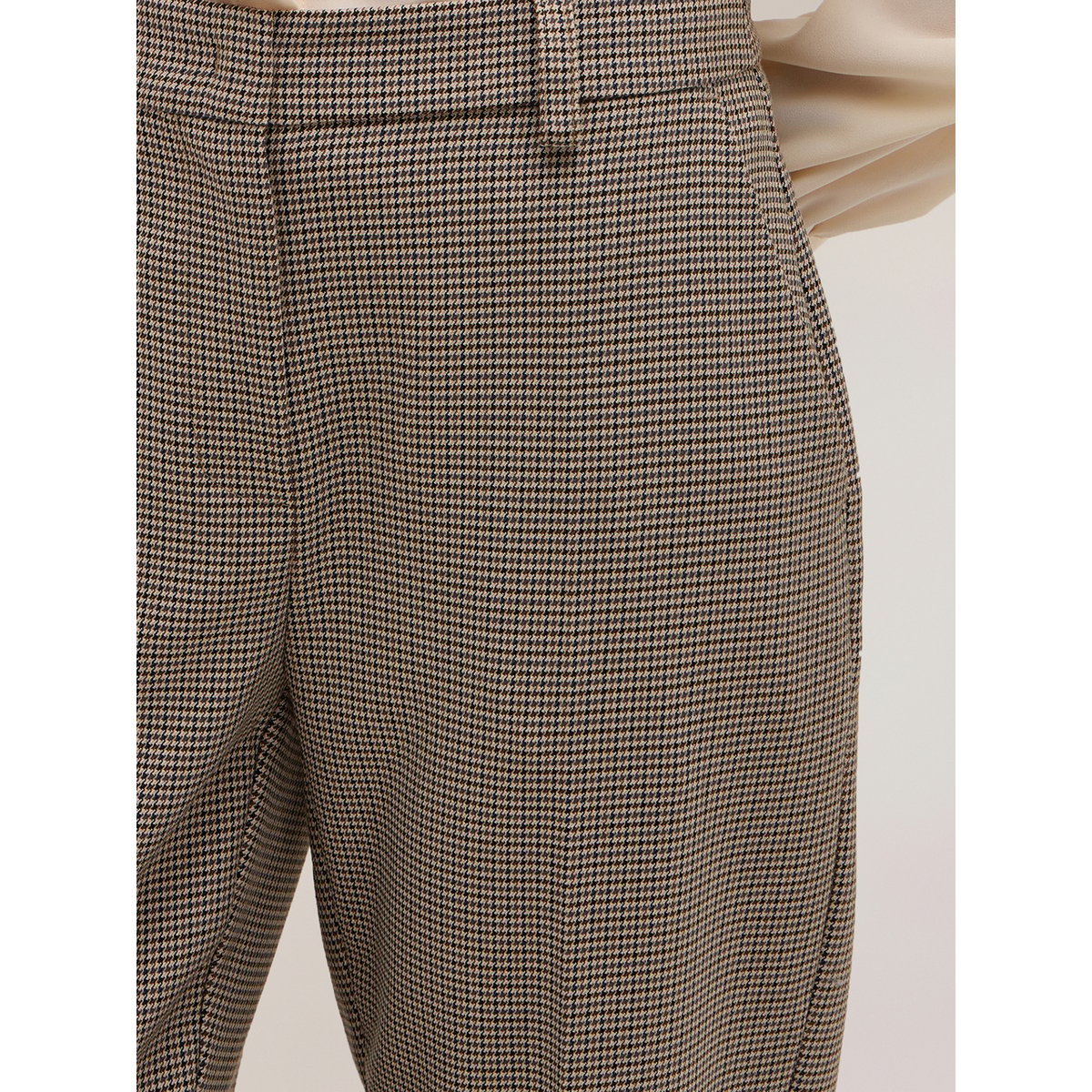 Pantalon regular à revers motif à carreaux beige, MOTIVI