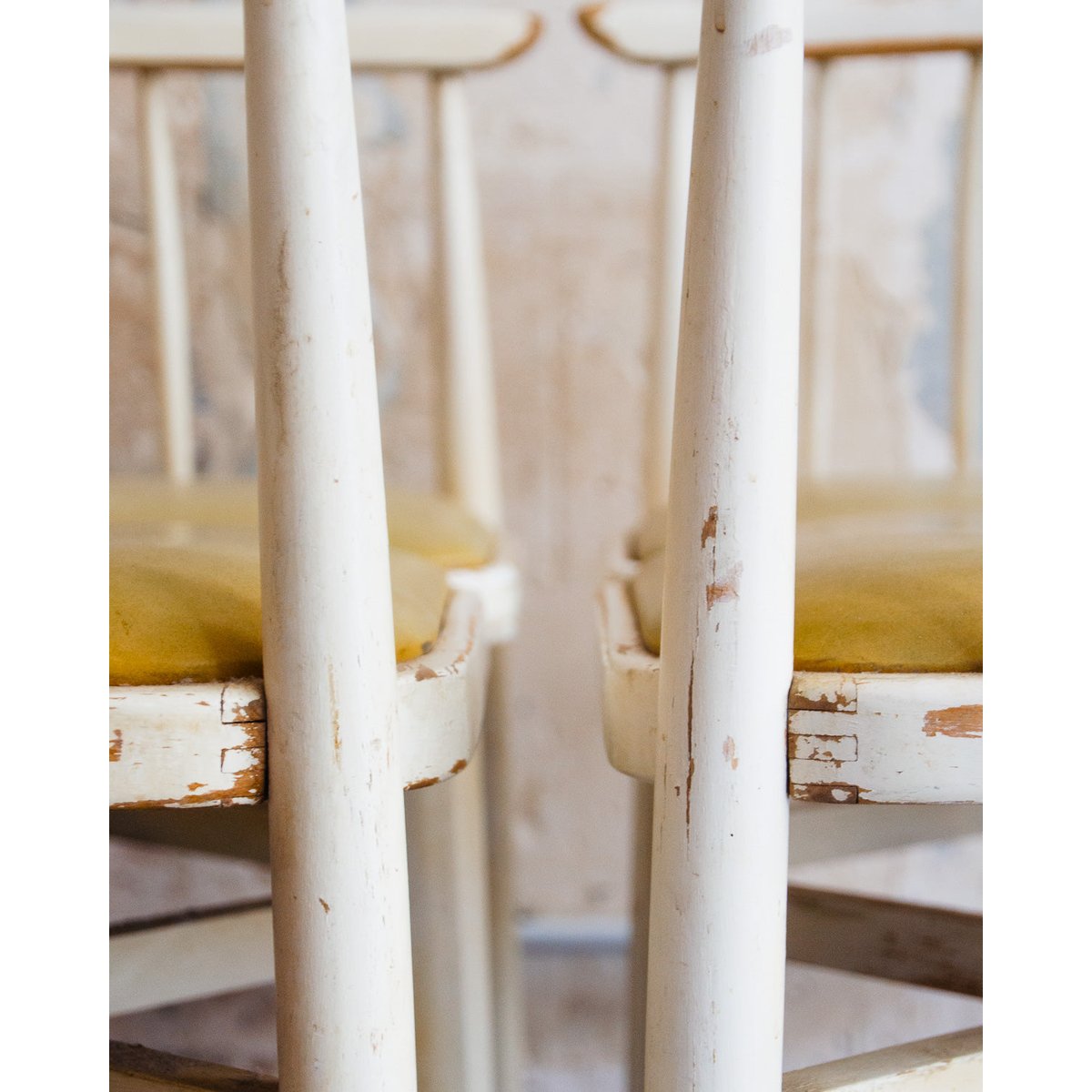 Lot de 4 chaises courbées Claude N°1251 - Bon état bois clair, DEBONGOUT