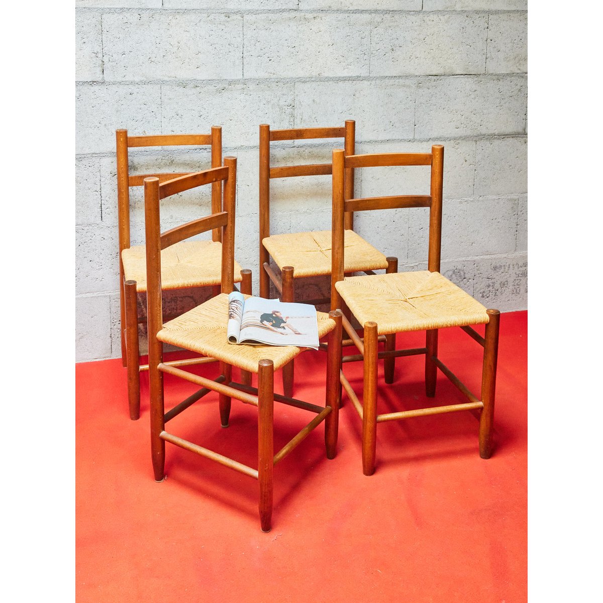 Lot de 4 chaises en bois Claude N°1313 - Bon état bois foncé, DEBONGOUT