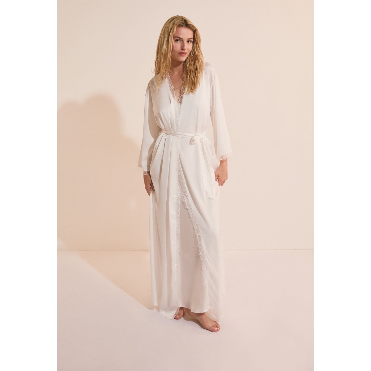 Déshabillé satiné avec détails en dentelle BRIDAL BLISS blanc, ETAM