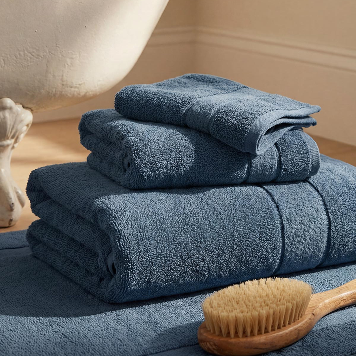 Ensemble de bain 5 pièces 650 g/m² avec tapis CALIFORNIA denim, SENSEI MAISON