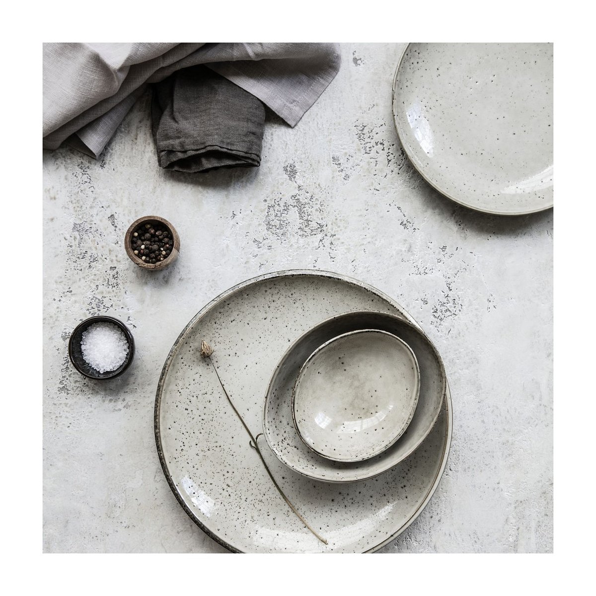 Assiette Lake Diam 22 cm gris, HOUSE DOCTOR