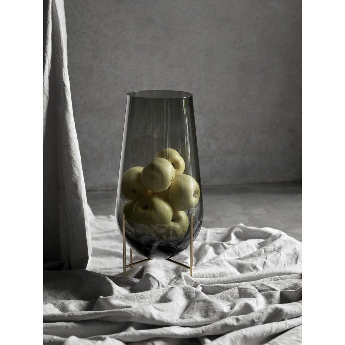 Vase Echasse Medium Verre Fumé et Laiton H 45 Diam 22 cm gris, AUDO COPENHAGEN