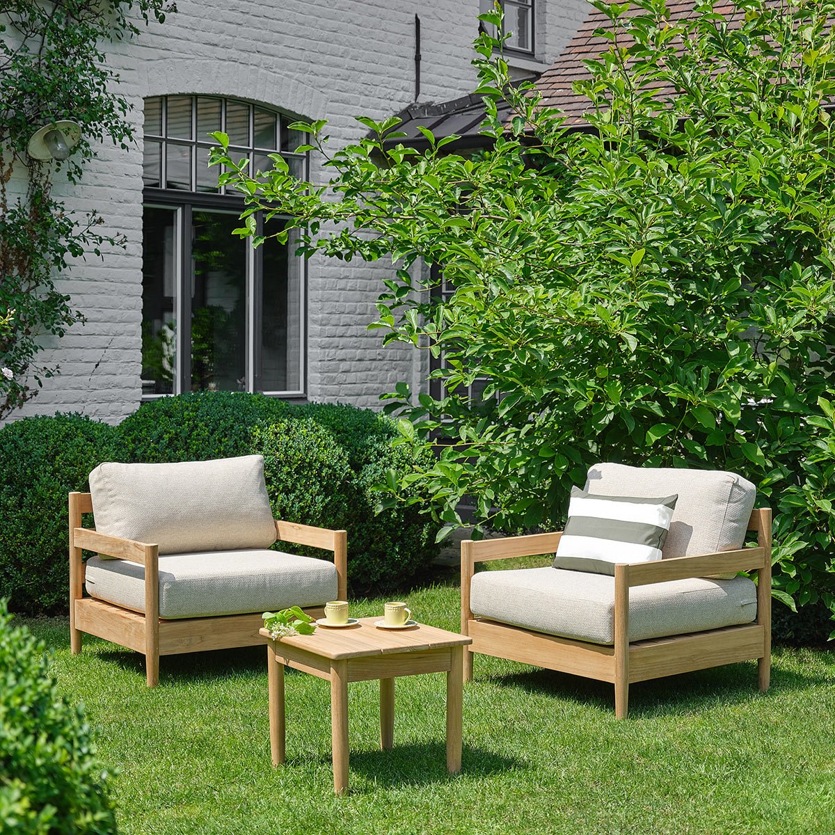 Salon de jardin bas en teck massif avec coussins 2 personnes  CALVI beige_chine, BERAH GETAH