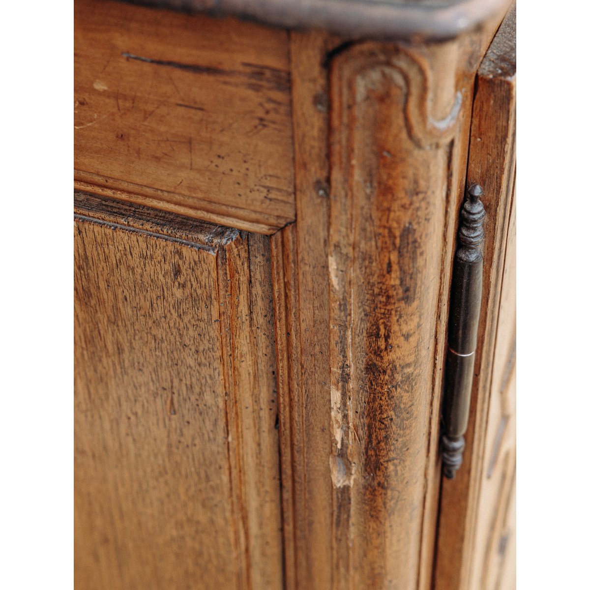 Buffet en bois Gilbert N°388 - Bon état bois, DEBONGOUT