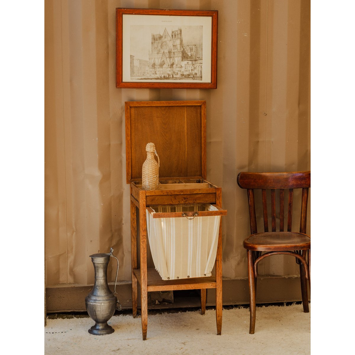 Table d'appoint en bois Francine N°1079 - Bon état bois clair, DEBONGOUT