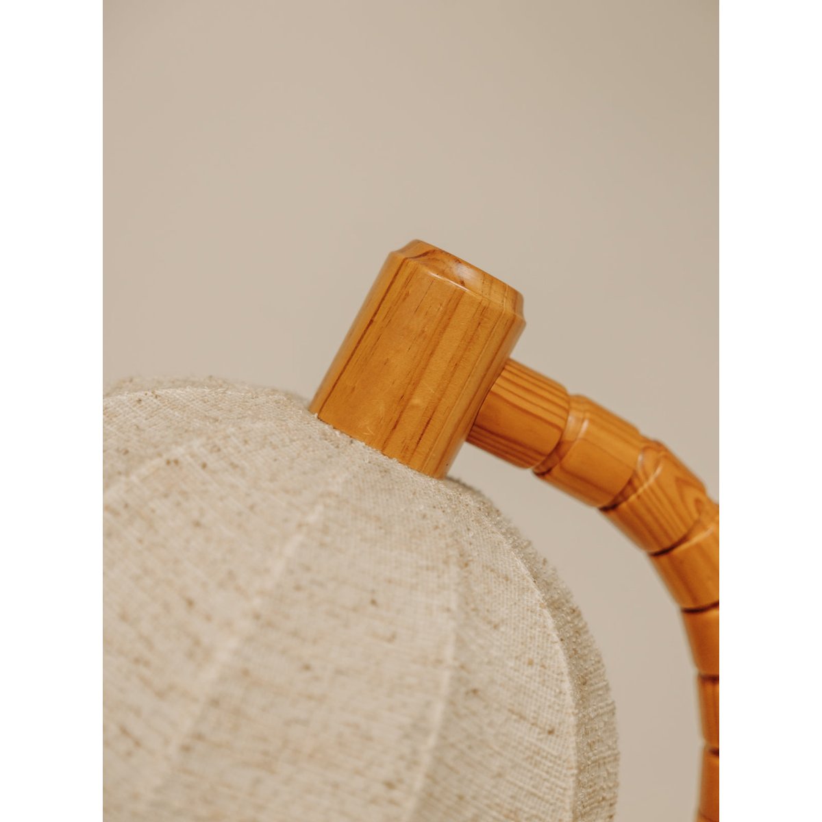 Lampadaire en bois et toile Julien N°377 - Bon état bois clair, DEBONGOUT