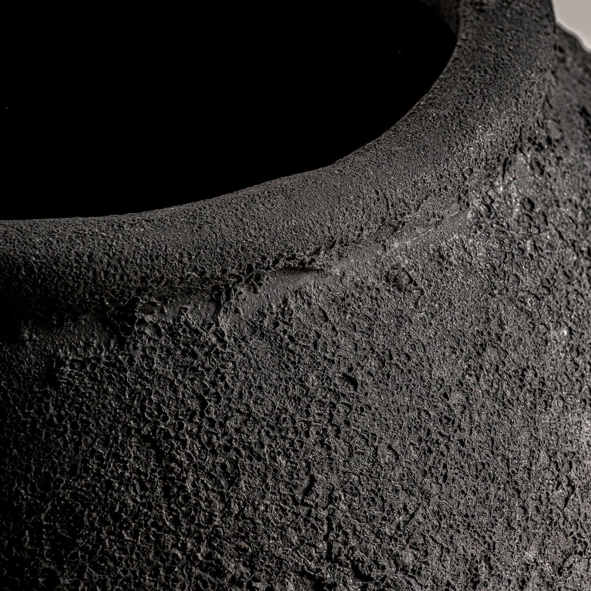 Vase vintage en céramique texturée noir effet vieilli, RECOLLECTION