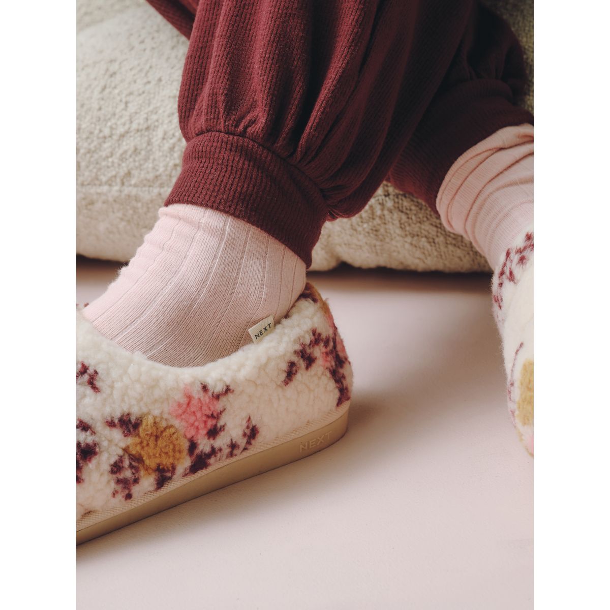 Mini chaussons bottines en peau lainée blanc/rose, NEXT