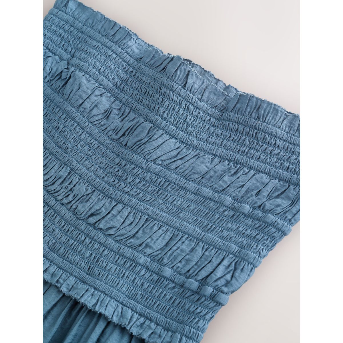 Combinaison bandeau smockée avec bouffant bleu, NEXT