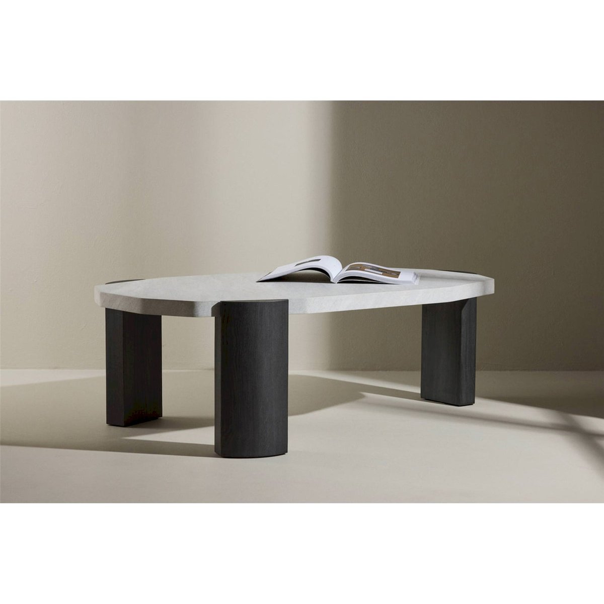 Table basse arrondie en bois collection KRES gris clair et chêne noir, RECOLLECTION