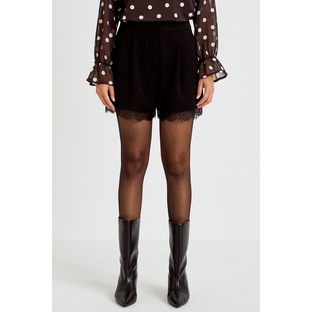 Short en dentelle noir, CACHE CACHE