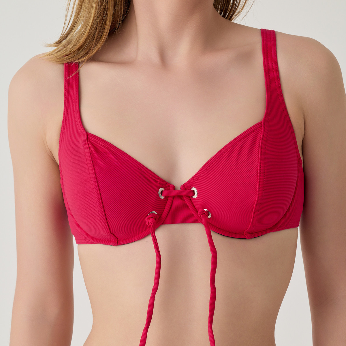 Haut de maillot à armatures texturé Allure rouge, LAURA BY JANINE ROBIN