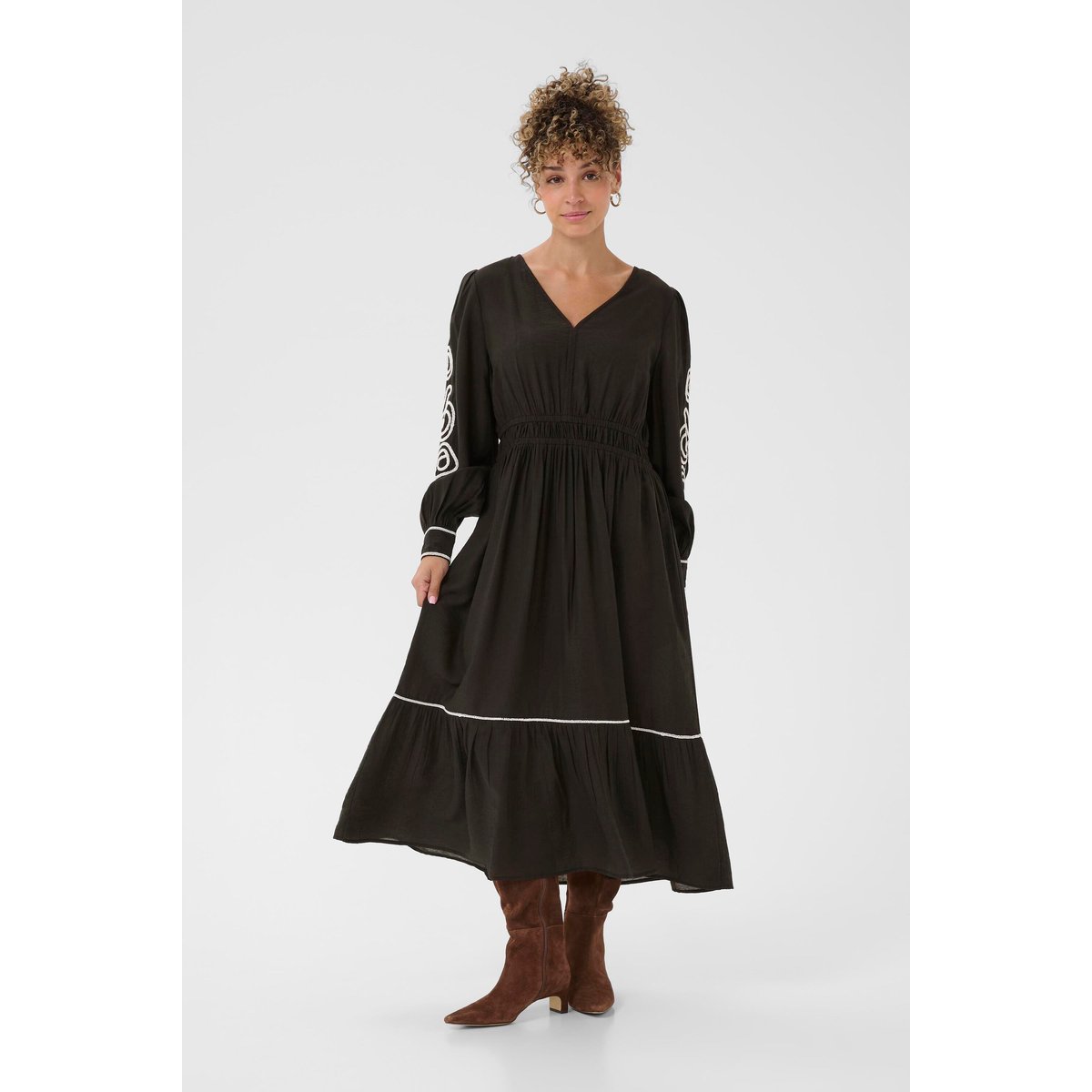 Robe noir pitch black, CREAM