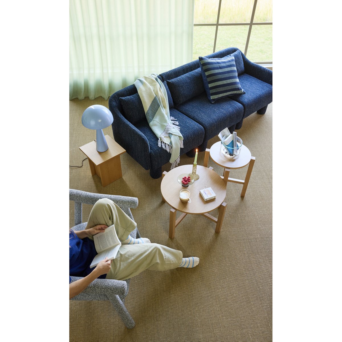 Table d'appoint en placage de chêne STRAIGHT. naturel, HUBSCH