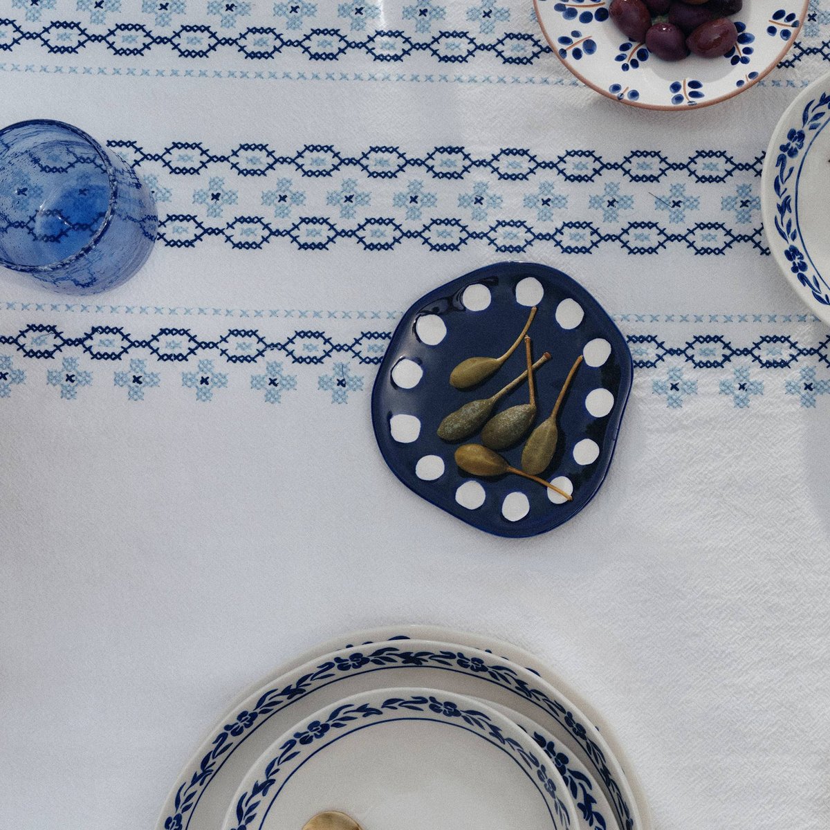 Nappe avec broderie, 170x250cm, 100% coton off white, MONOPRIX