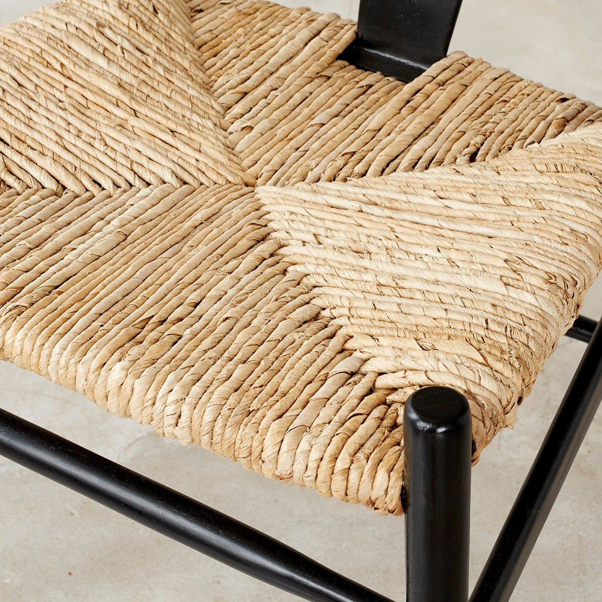Lot de 2 chaises en bois massif et assise tissée CAMILLE noir, BERAH GETAH
