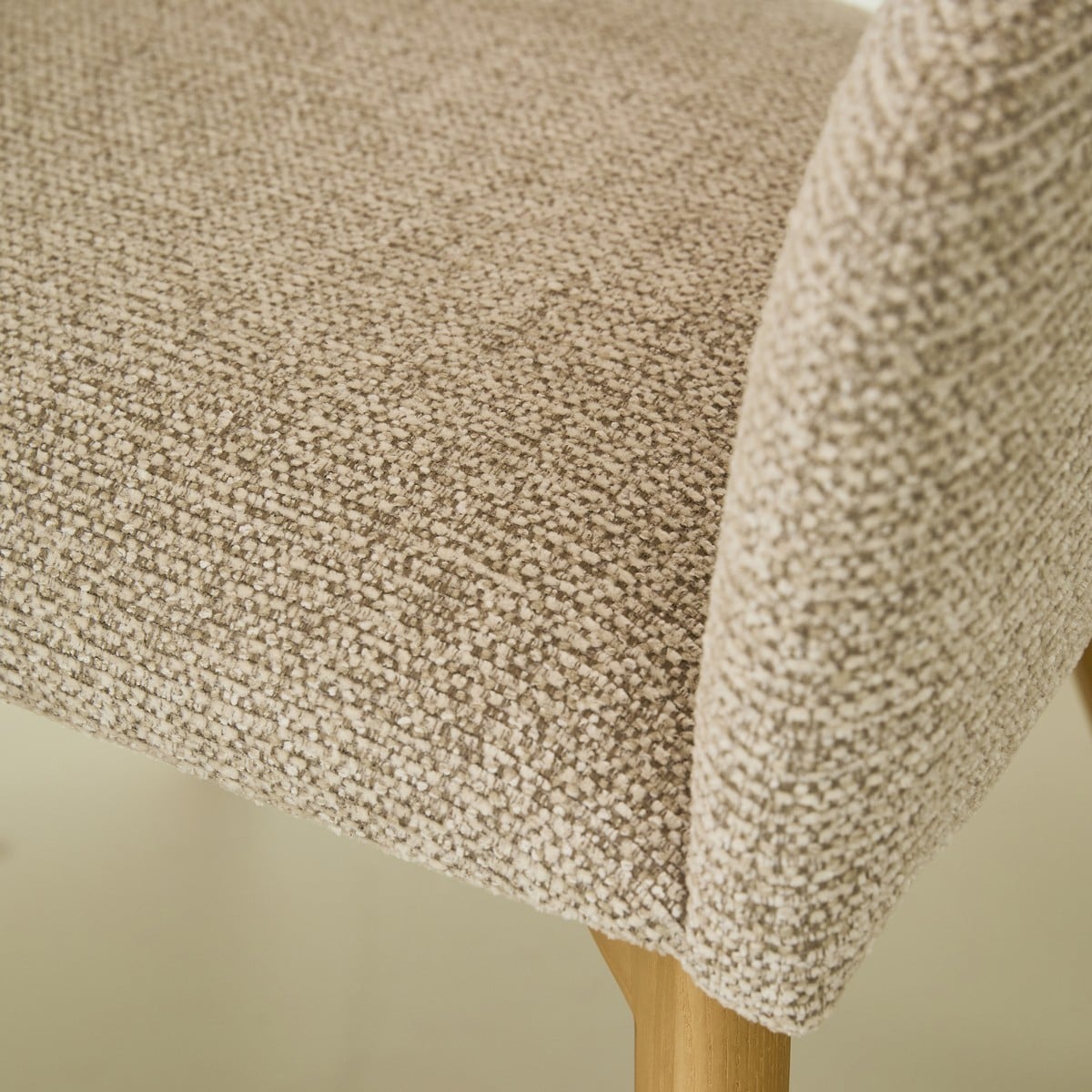Chaise tapissée en frène massif INES beige, SIGNATURE