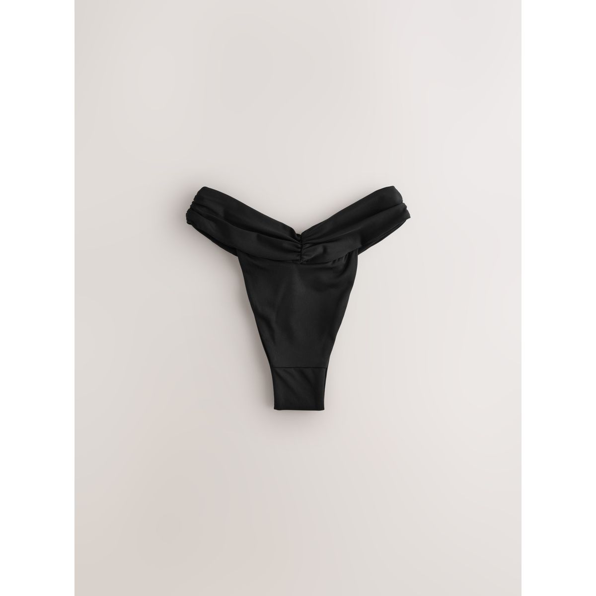 Bas de bikini brésilien échancré v froncé noir, NEXT