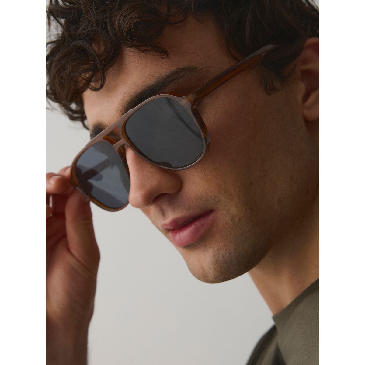 Lunettes de soleil épaisses style aviateur corne brun miel, NEXT
